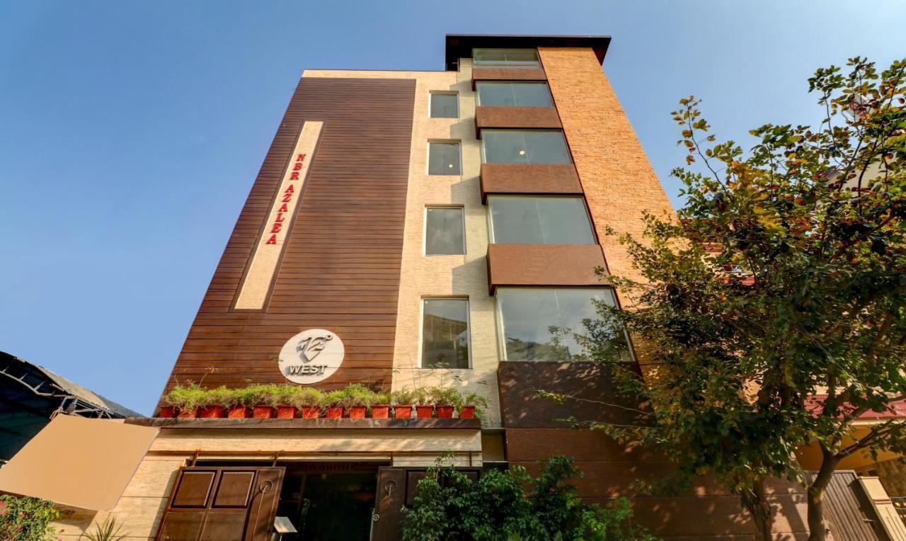 Treebo 12 Degrees West, 750 M From Embassy Golf Links Business Park Bangalore Exterior photo